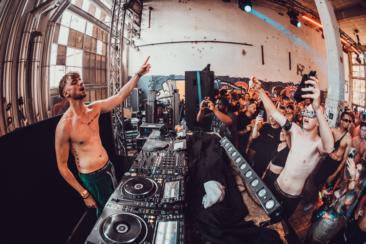 Loading... just a sec